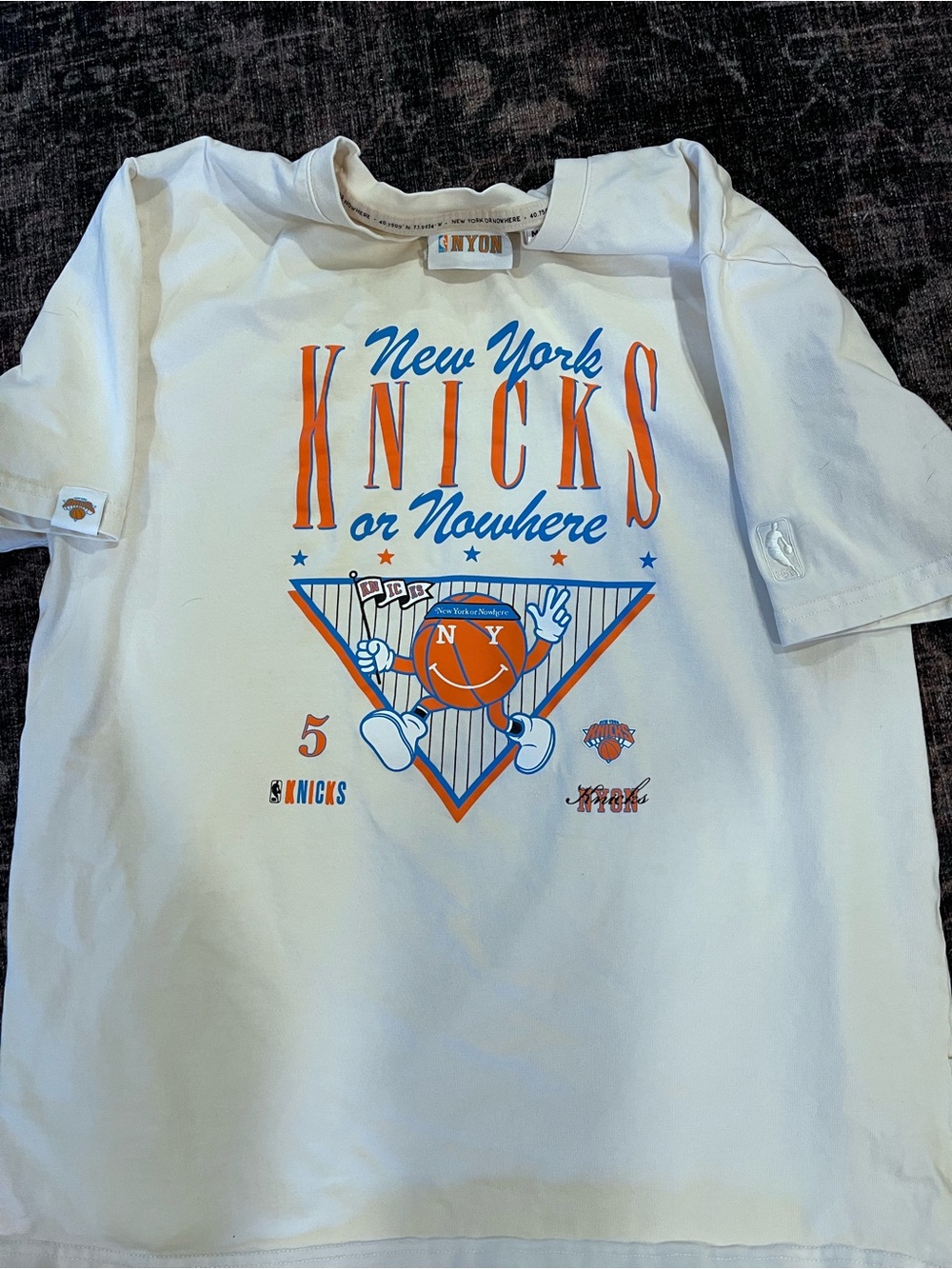 New York or Nowhere x Knicks White Graphic Tee - Team Logo Shirt